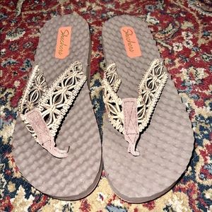 Sketchers flip flops